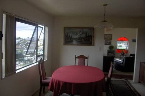 Photo of property in 28 Ronald Macken Place, Windsor Park, Auckland, 0632