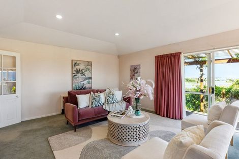Photo of property in 174 Weggery Drive, Waikanae Beach, Waikanae, 5036