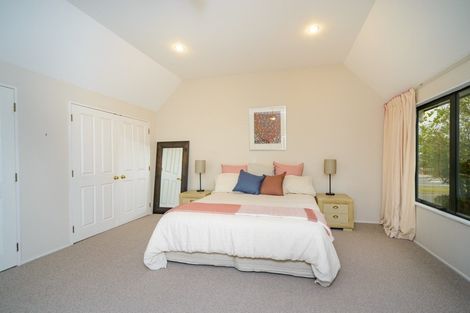 Photo of property in 135 Summerhill Drive, Fitzherbert, Palmerston North, 4410