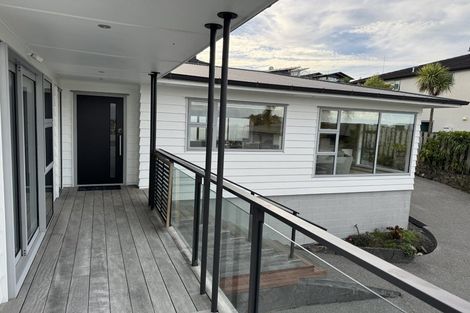 Photo of property in 2/17 Commodore Parry Road, Castor Bay, Auckland, 0620