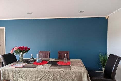 Photo of property in 15 Loloma Drive, Half Moon Bay, Auckland, 2012