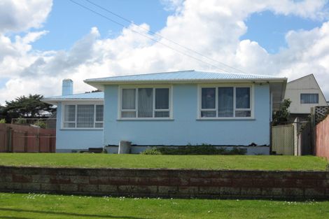 Photo of property in 12 Aotea Street, Castlecliff, Whanganui, 4501