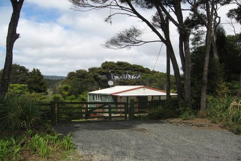 Photo of property in 18 Steam Hauler Track, Waitakere, Henderson, 0782