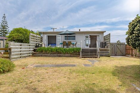 Photo of property in 13 Rangitane Street, Himatangi Beach, Foxton, 4891