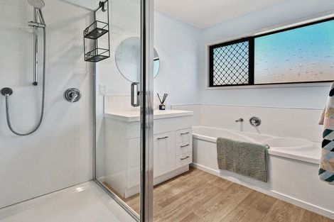 Photo of property in 23 Lane Road, Weymouth, Auckland, 2103