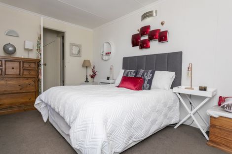 Photo of property in 24 Larkins Street, Helensburgh, Dunedin, 9010