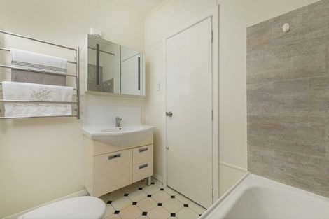 Photo of property in 110a Lake Road, Belmont, Auckland, 0622