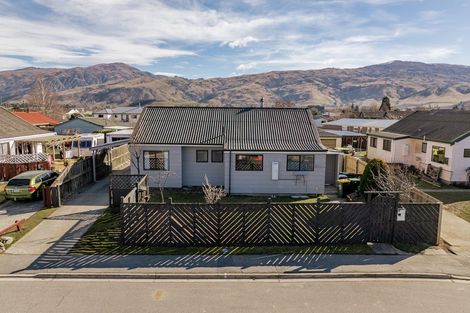 Photo of property in 10 Linrosa Place, Cromwell, 9310