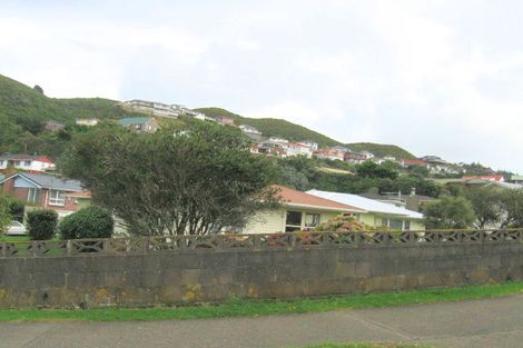 Photo of property in 71 Victory Crescent, Tawa, Wellington, 5028