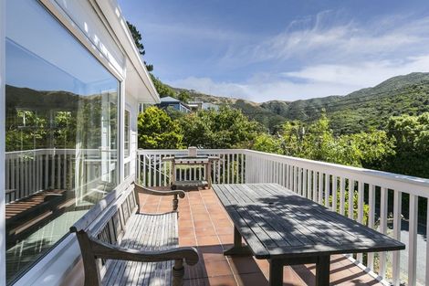 Photo of property in 15 Doris Gordon Crescent, Crofton Downs, Wellington, 6035