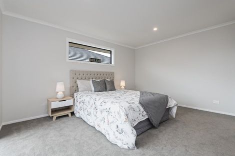 Photo of property in 72 Atlantic Drive, Fitzherbert, Palmerston North, 4410