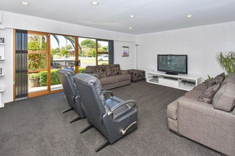Photo of property in 9 Tulloch Place, Conifer Grove, Takanini, 2112