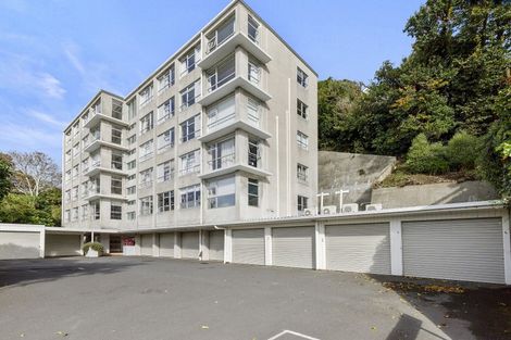 Photo of property in Greenmantle Flats, 88a Salamanca Road, Kelburn, Wellington, 6012