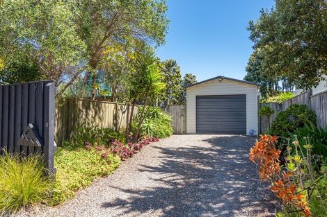 Photo of property in 10 Hastings Street, Waikanae Beach, Waikanae, 5036