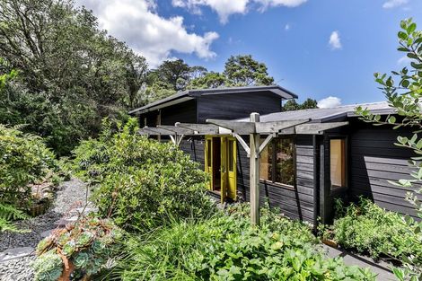 Photo of property in 37 York Road, Titirangi, Auckland, 0604