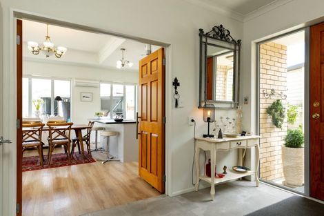 Photo of property in 10 Harbour View Heights, Picton, 7220