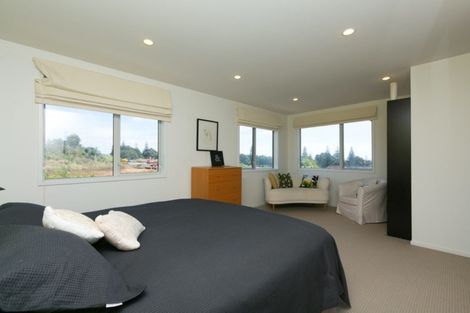 Photo of property in 17 Links Drive, Waiwhakaiho, New Plymouth, 4312