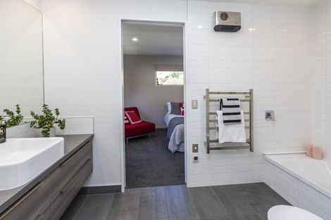 Photo of property in 2 Maurice Knowles Lane, Cashmere, Christchurch, 8022