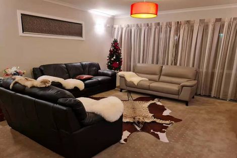 Photo of property in 2c Mckeefry Grove, Tawa, Wellington, 5028