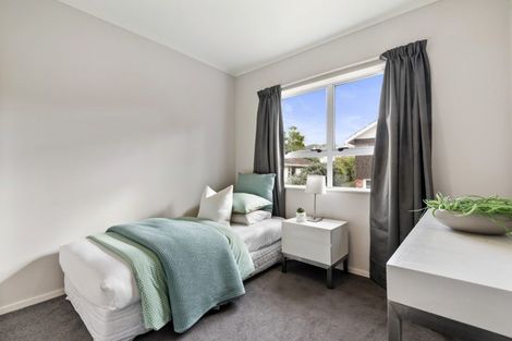 Photo of property in 2/8 Selwyn Crescent, Forrest Hill, Auckland, 0620