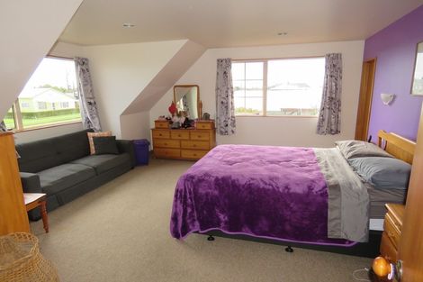 Photo of property in 21 Queen Street, Westport, 7825