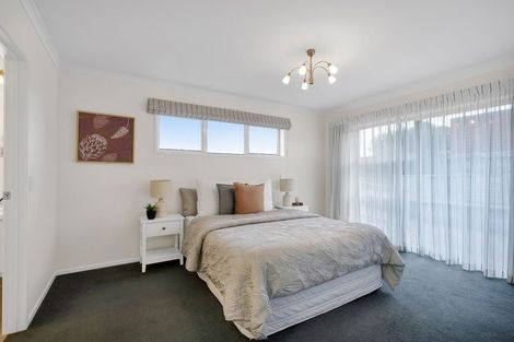 Photo of property in 6 Saint Andrews Parkway, Waiwhakaiho, New Plymouth, 4312