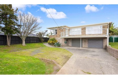 Photo of property in 39 Royal View Road, Te Atatu South, Auckland, 0610