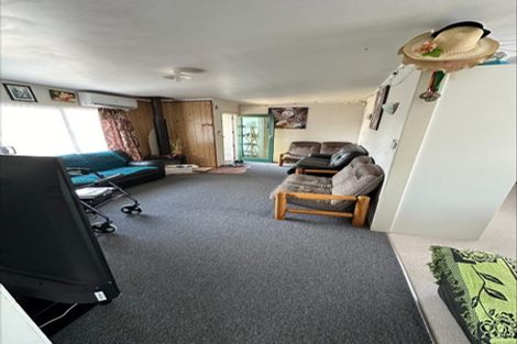 Photo of property in 34 Cedar Heights Avenue, Massey, Auckland, 0614