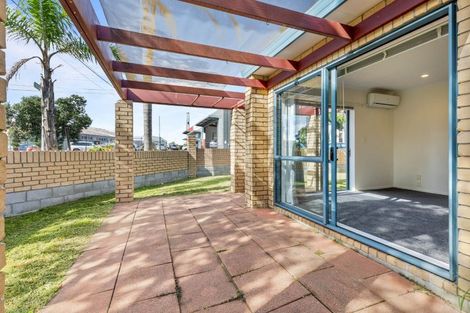 Photo of property in 2 Reid Road, New Lynn, Auckland, 0600