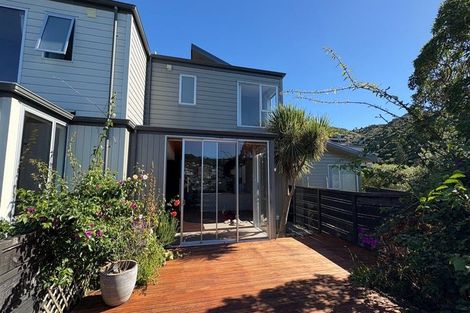 Photo of property in 10/3 Severn Street, Island Bay, Wellington, 6023