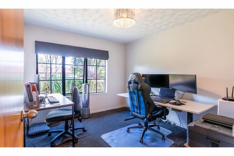 Photo of property in 7 Imperial Place, Henderson, Auckland, 0612