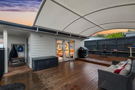 Photo of property in 51a Oreil Avenue, West Harbour, Auckland, 0618