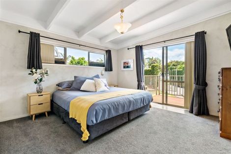 Photo of property in 8 Halldene Terrace, Red Beach, 0932