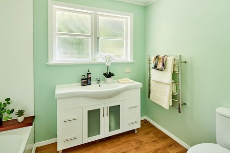 Photo of property in 48 Kiwi Crescent, Tawa, Wellington, 5028