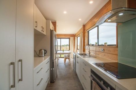 Photo of property in 65 Queens Road, Waikanae Beach, Waikanae, 5036