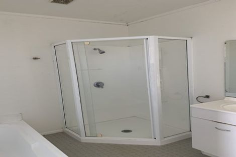 Photo of property in 6 Dudding Avenue, Northcote, Auckland, 0627