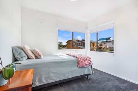 Photo of property in 9 Seagrove Road, West Harbour, Auckland, 0618