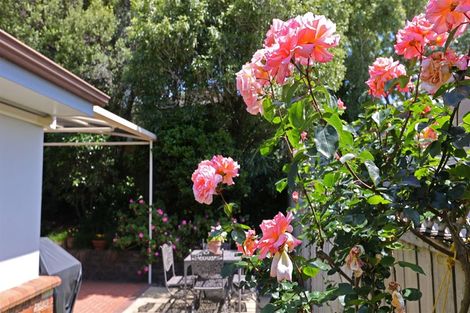 Photo of property in 18 Graven Court, Henderson, Auckland, 0612