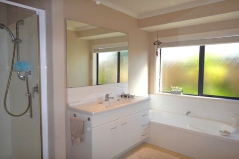 Photo of property in 6 Resolution Place, One Tree Point, 0118