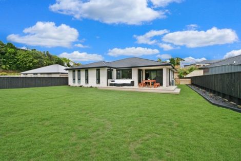 Photo of property in 15 Frederick Place, Whalers Gate, New Plymouth, 4310