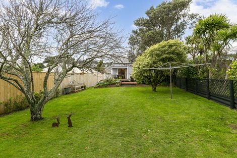 Photo of property in 2 Chatham Street, Berhampore, Wellington, 6023