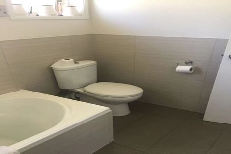 Photo of property in 224 Glamorgan Drive, Northcross, Auckland, 0630