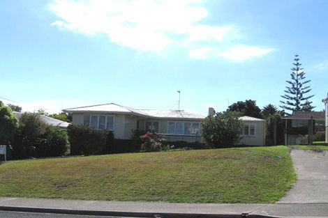 Photo of property in 48 Woodlands Crescent, Browns Bay, Auckland, 0630
