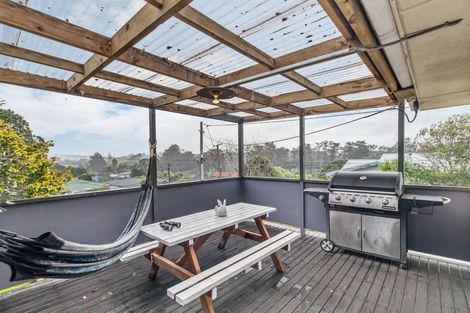 Photo of property in 1/10 Bishop Street, Green Bay, Auckland, 0604