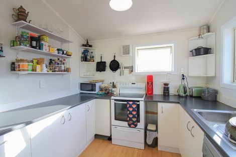 Photo of property in 4/30 Lyall Parade, Lyall Bay, Wellington, 6022