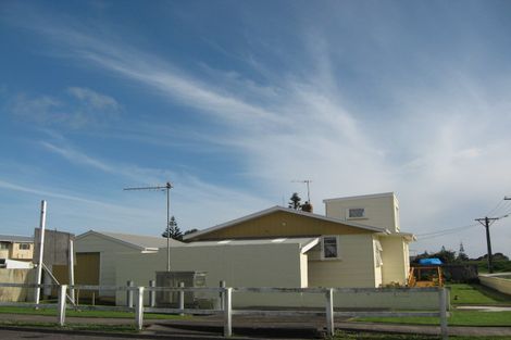 Photo of property in 97 Queen Street, Waitara, 4320