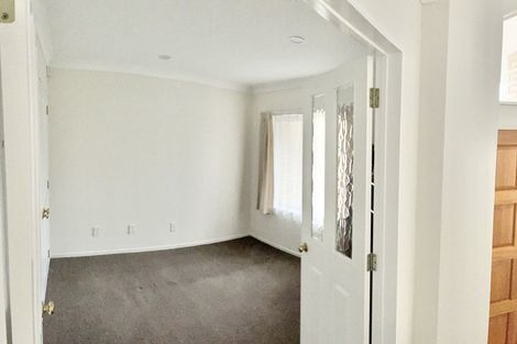 Photo of property in 9 Orohena Close, Northpark, Auckland, 2013