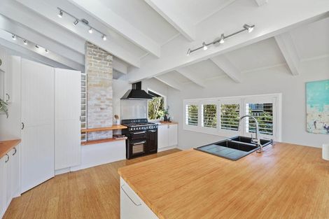 Photo of property in 11 Micawber Place, Mellons Bay, Auckland, 2014