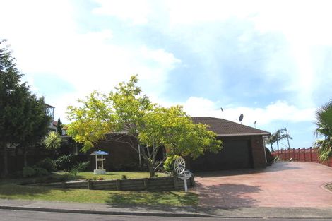 Photo of property in 31 Ronald Macken Place, Windsor Park, Auckland, 0632