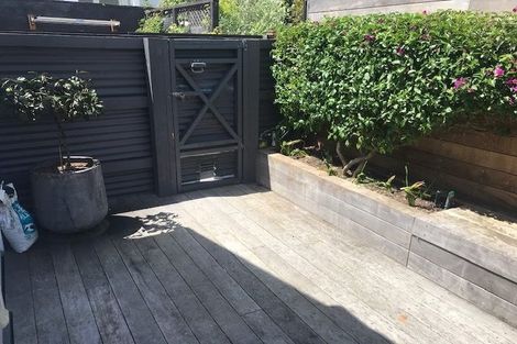 Photo of property in 92 Elizabeth Street, Mount Victoria, Wellington, 6011